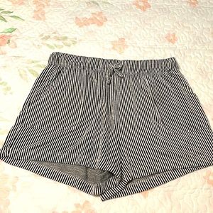Ladies shorts size XL. In very good condition.